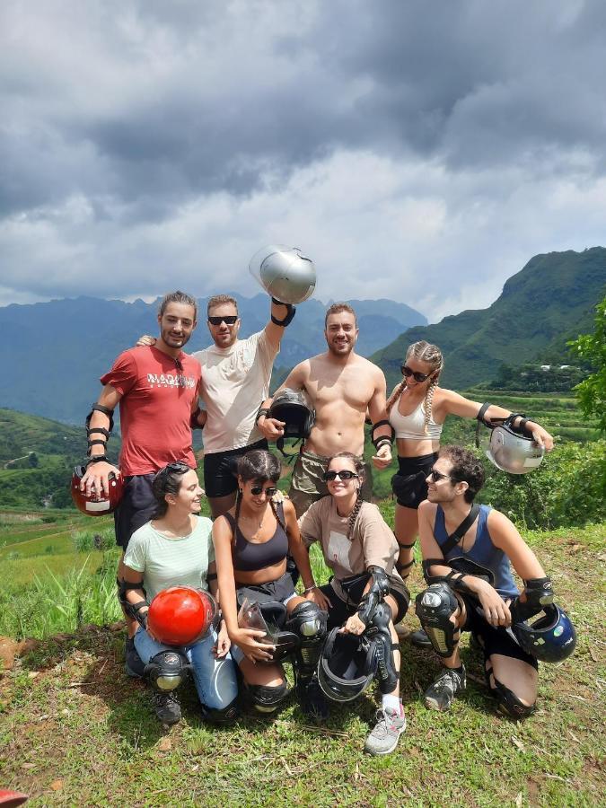 Hg Hostel And Motorbikes Ha Giang Buitenkant foto